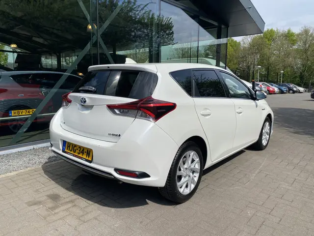 Toyota Auris 1.8 Hybrid Dynamic 2018 Hybride Benzine 6