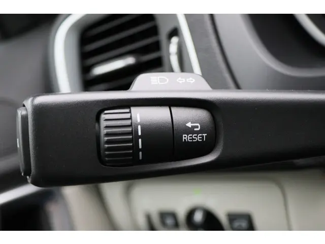 Volvo V40 Cross Country 1.6 T4 Summum 2013 Benzine 30