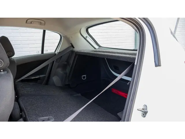 Opel Corsa 1.2-16V Berlin 2013 Benzine 27