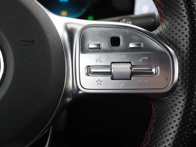 Mercedes-Benz EQA 300 4MATIC AMG Line 2023 Elektrisch 23