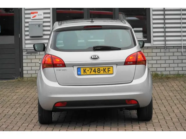Kia Venga 1.6 CVVT AUTOMAAT PANO 2015 Benzine 7