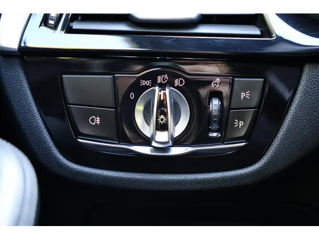 BMW 5 Serie M550i xDrive Executive 2018 Benzine 35