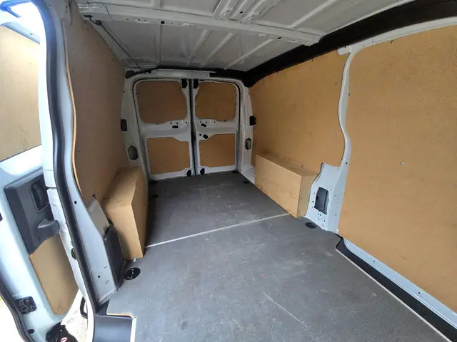 Toyota ProAce Worker 2.0 D-4D Long L3 H1 2023 Diesel 26