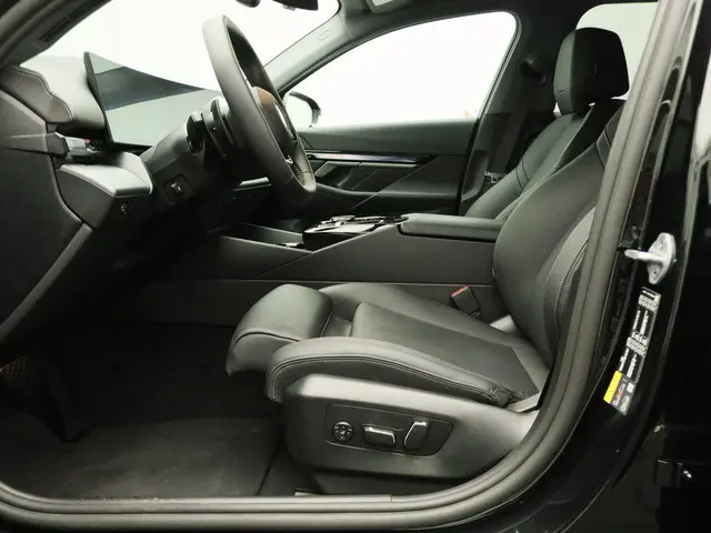 BMW 5 Serie Touring 550e xDrive 2025 Hybride Benzine 10