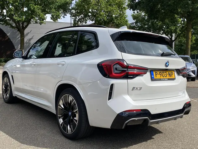 BMW iX3 High Executive 80 kWh 2022 Elektrisch 16