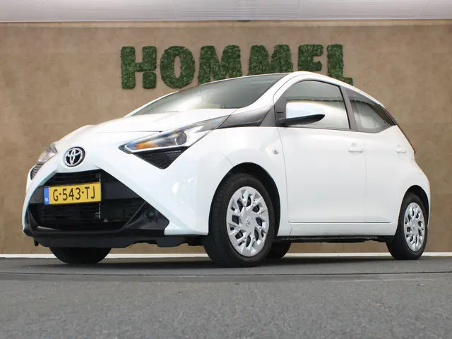 Toyota Aygo 1.0 VVT-i x-play limited 2019 Benzine 13