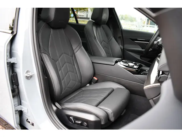 BMW 5 Serie Touring 520i M-Sport 2024 Benzine 72