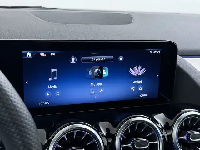 Mercedes-Benz GLA 250 e AMG line 2025 Hybride Benzine 33