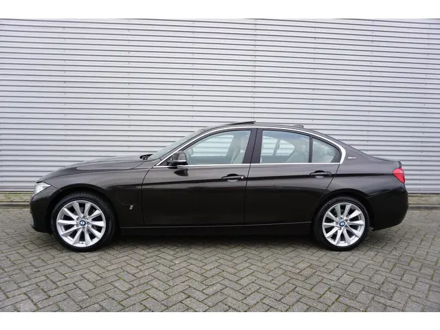 BMW 3 Serie 330e High Executive 2016 Hybride Benzine 4