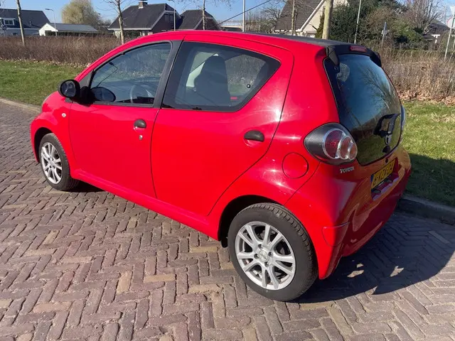 Toyota Aygo 1.0 VVT-i Comfort-Airco-NAP 2013 Benzine 4