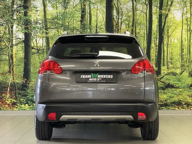 Peugeot 2008 1.2 PureTech Féline 2015 Benzine 6