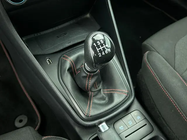 Ford Fiesta 1.0 EcoBoost Hybrid ST-Line 2022 Benzine 15