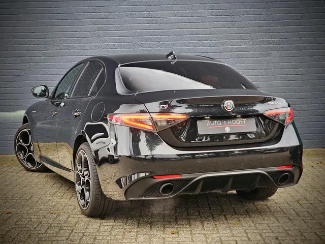 Alfa Romeo Giulia 2.0 T GME AWD Veloce 2023 Benzine 2