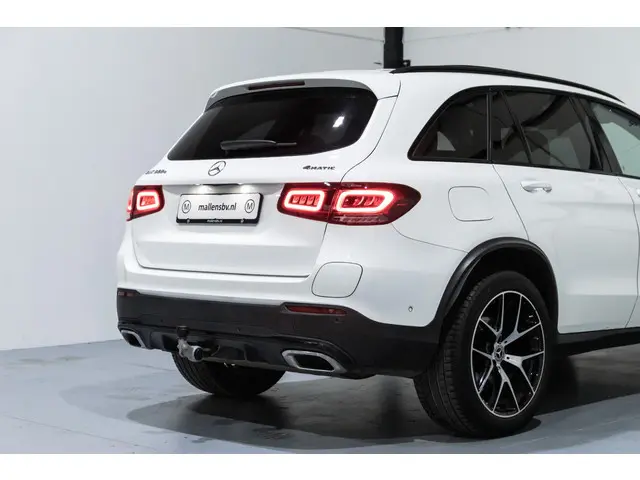 Mercedes-Benz GLC 300e 4MATIC 2021 Hybride Benzine 10