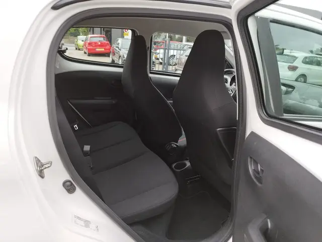 Peugeot 108 1.0 e-VTi Blue Lease ** Airco ** 2015 Benzine 16