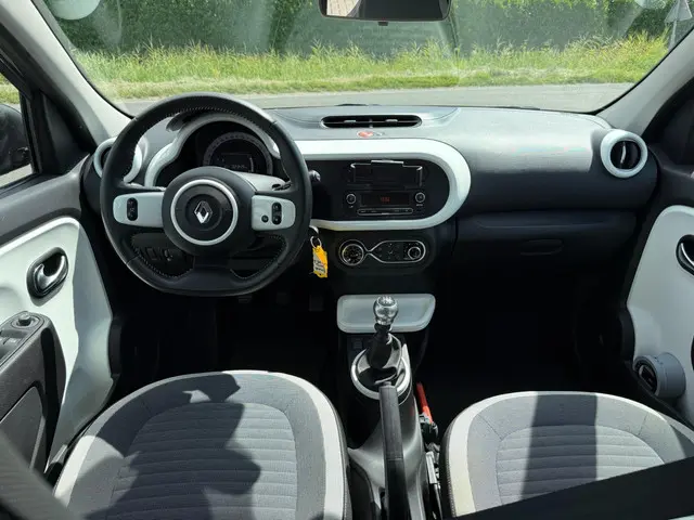 Renault Twingo 0.9 TCe Intens/RIJKLAARPRIJS! 2018 Benzine 8