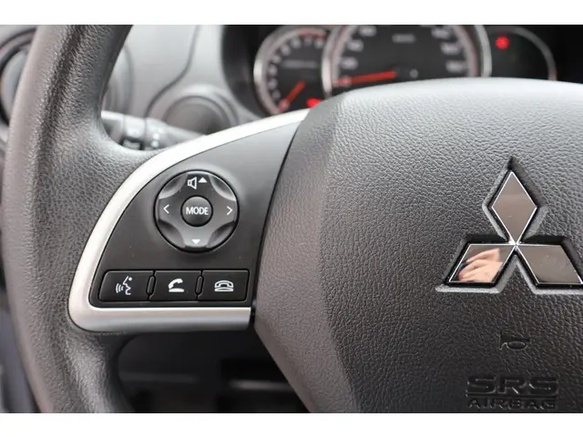 Mitsubishi Space Star 1.2 Connect+ 2023 Benzine 18