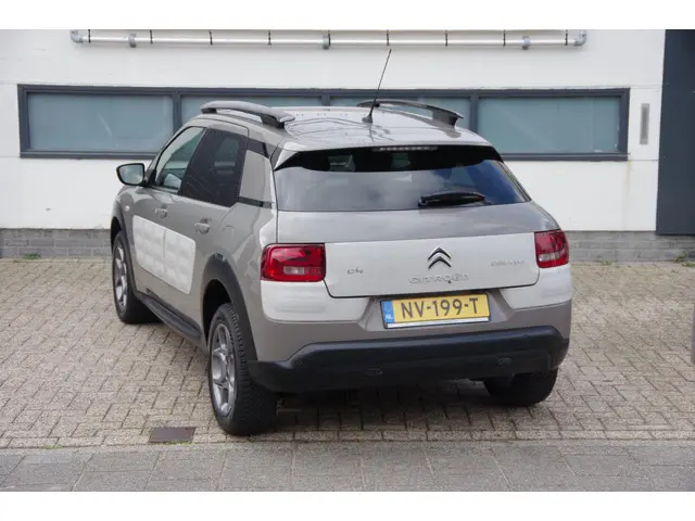 Citroën C4 Cactus 1.2 PureTech Shine 2017 Benzine 23