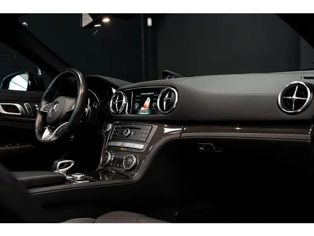 Mercedes-Benz SL AMG 63 2017 Benzine 23