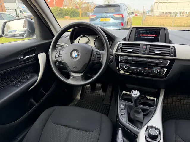 BMW 1 Serie 118i Executive 2018 Benzine 15