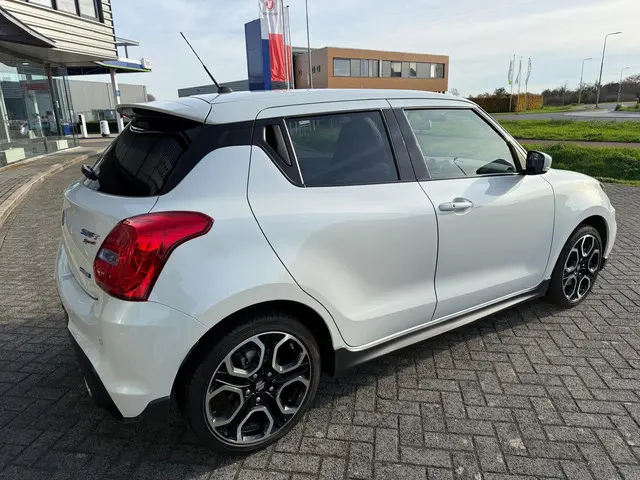 Suzuki Swift 1.4 Sport Smart Hybrid 2022 Hybride Benzine 3