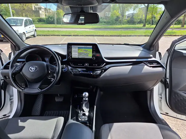 Toyota C-HR 2