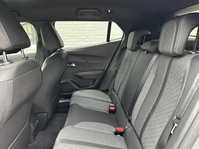 Peugeot 2008 1.2 Turbo 100 PK Allure 2023 Benzine 13