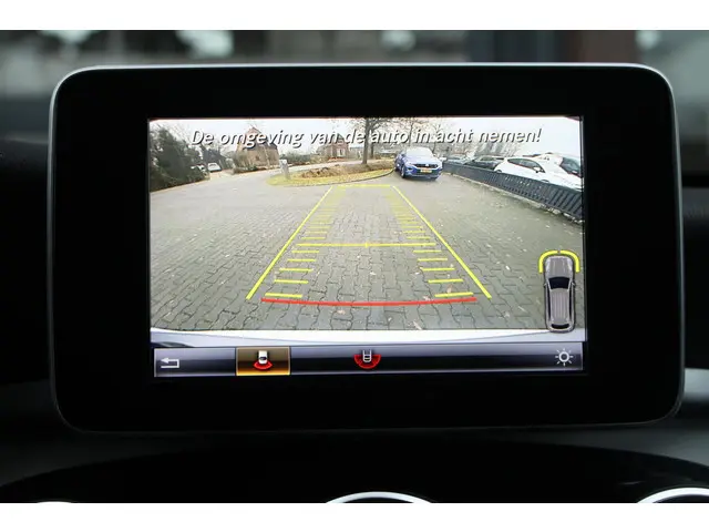 Mercedes-Benz GLC 250 4MATIC Business 2017 Benzine 23