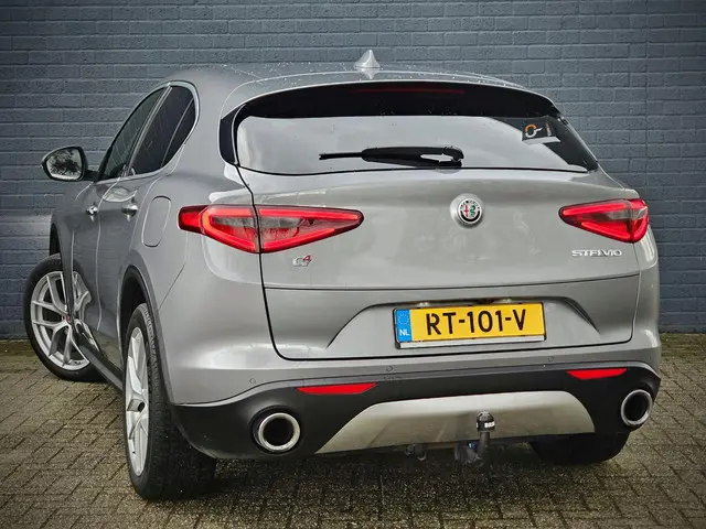 Alfa Romeo Stelvio 2