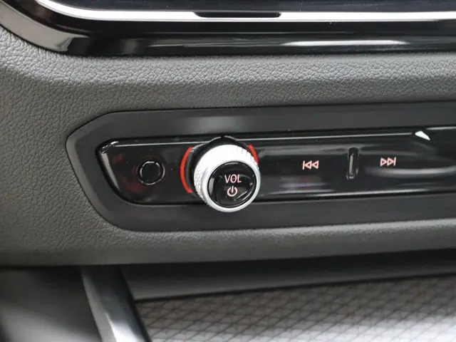 BMW 3 Serie Sedan 330e 2023 Hybride Benzine 28