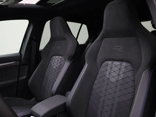 Volkswagen Golf 1.5eTSI/150PK R-Line DSG 2025 Benzine 6