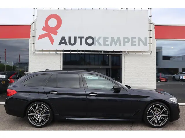 BMW 5 Serie Touring 530i High Executive 2018 Benzine 44