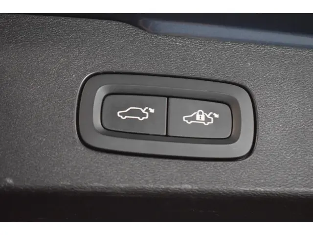 Volvo V60 2.0 T5 250pk AUT8 R-Design 2019 Benzine 20