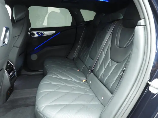 BMW XM 50e 2024 Hybride Benzine 6