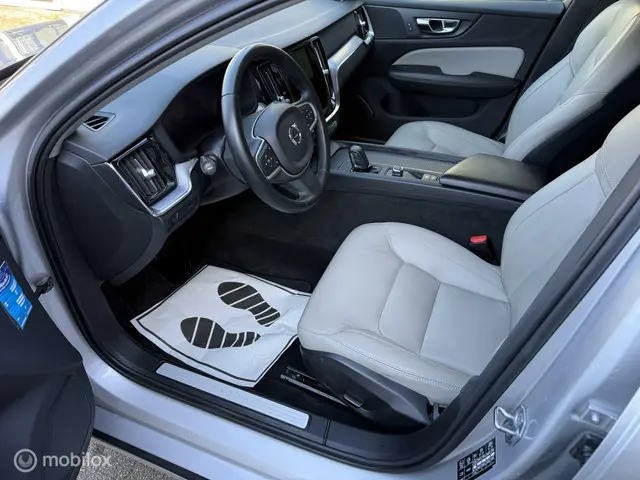 Volvo V60 2.0 B3 R-Design 2021 2021 Benzine 18