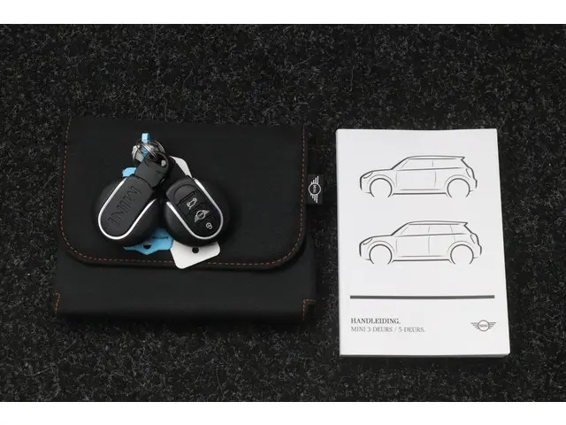 MINI Cooper 1.5 Camden Plus Edition 2023 Benzine 37