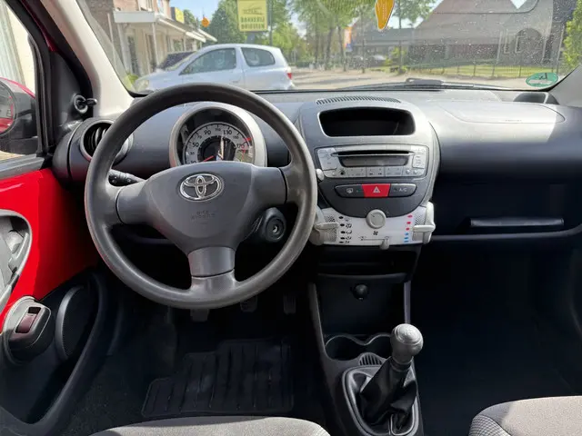 Toyota Aygo 1.0 VVT-i Dynamic Orange 2013 Benzine 10
