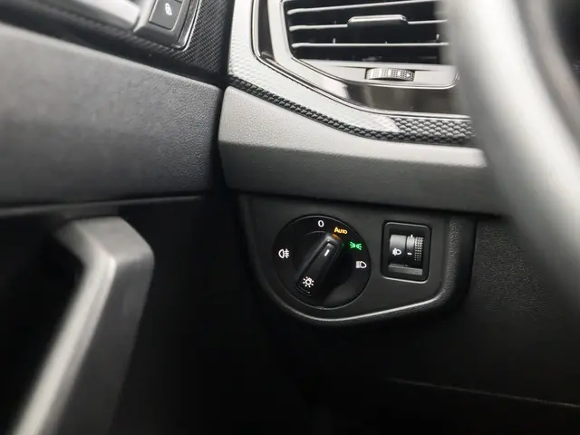 Volkswagen Polo 1.0 TSI Life Sport 2022 Benzine 25