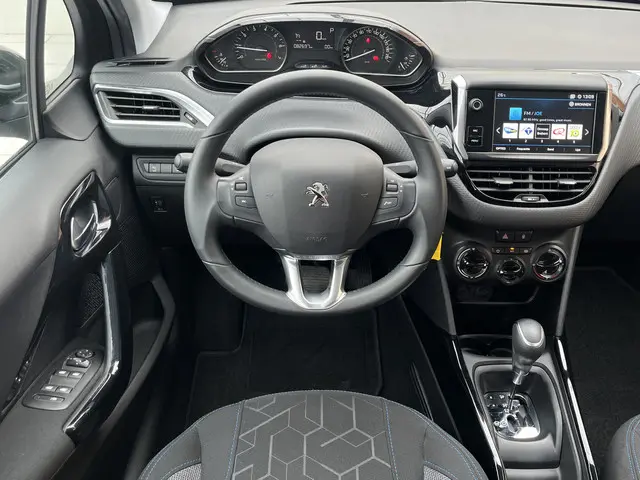 Peugeot 2008 PureTech 110 EAT6 Signature 2019 Benzine 10