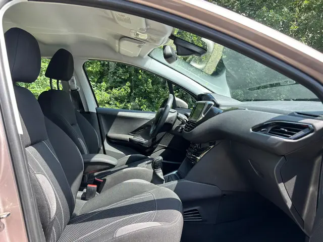 Peugeot 208 1.2 VTi Envy | Cruise control + Navi | 2013 Benzine 6