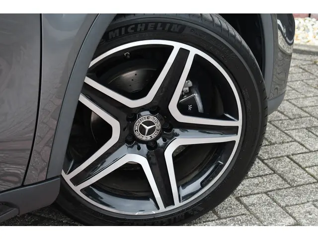 Mercedes-Benz GLA 180 AMG Night 2019 Benzine 9