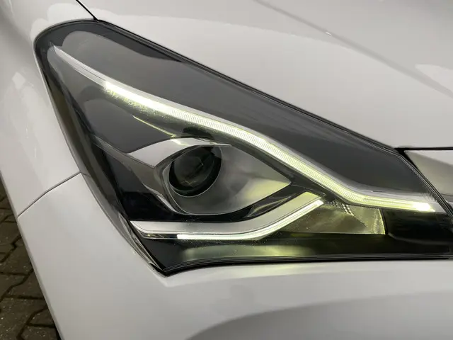Toyota Yaris 1.5 Hybrid Dynamic 2019 Hybride Benzine 4