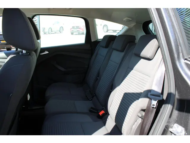 Ford C-MAX 1.5 Titanium 2015 Benzine 27