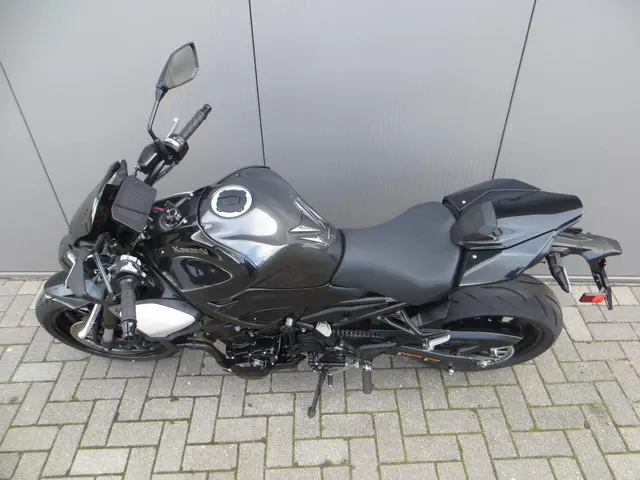 Kawasaki Z900 Performance 2025 Benzine 13