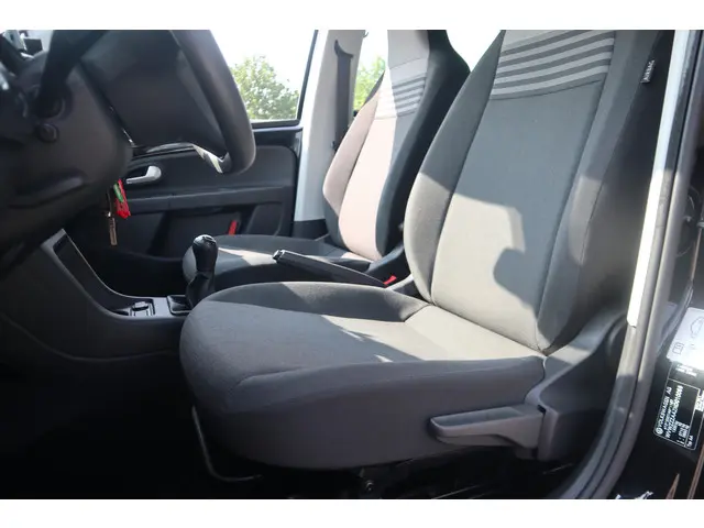 Volkswagen up! 1.0 2021 Benzine 4