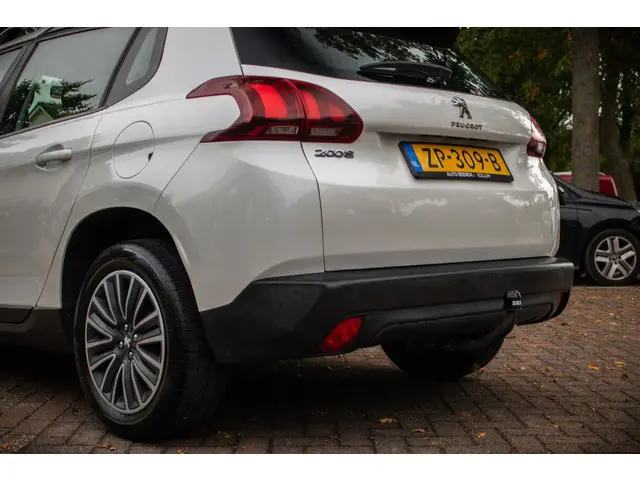 Peugeot 2008 1.2 PureTech Active 2019 Benzine 18