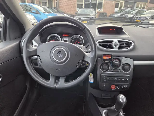 Renault Clio Estate 1.2 TCE Collection 2012 Benzine 28