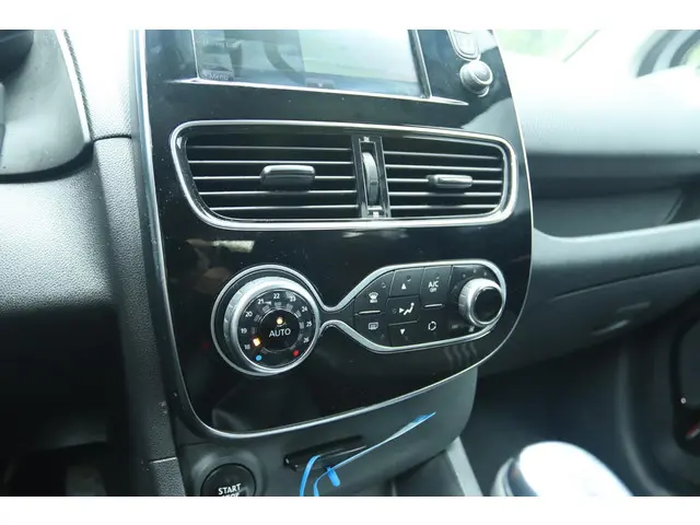 Renault Clio ESTATE 0.9 TCE INTENS GT-LINE 2017 Benzine 25