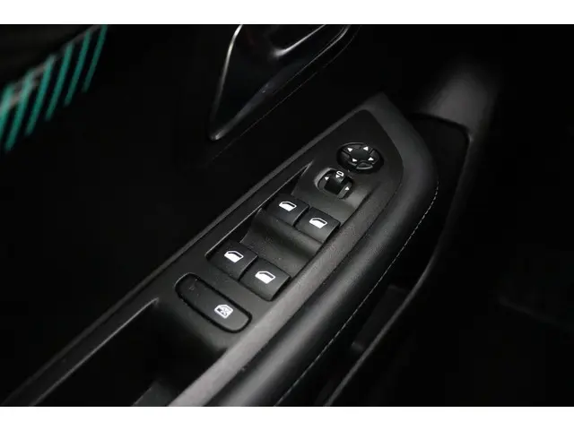Peugeot 208 1.2 PureTech Allure 2022 Benzine 18