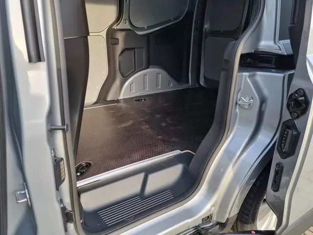 Ford Transit Courier 1.0 EcoBoost Limited 2024 Benzine 25